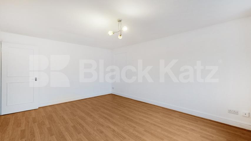 Two Bedroom First Floor Flat in Conversion, New Barnet, mins to tube & shops! Bulwer Road, New Barnet